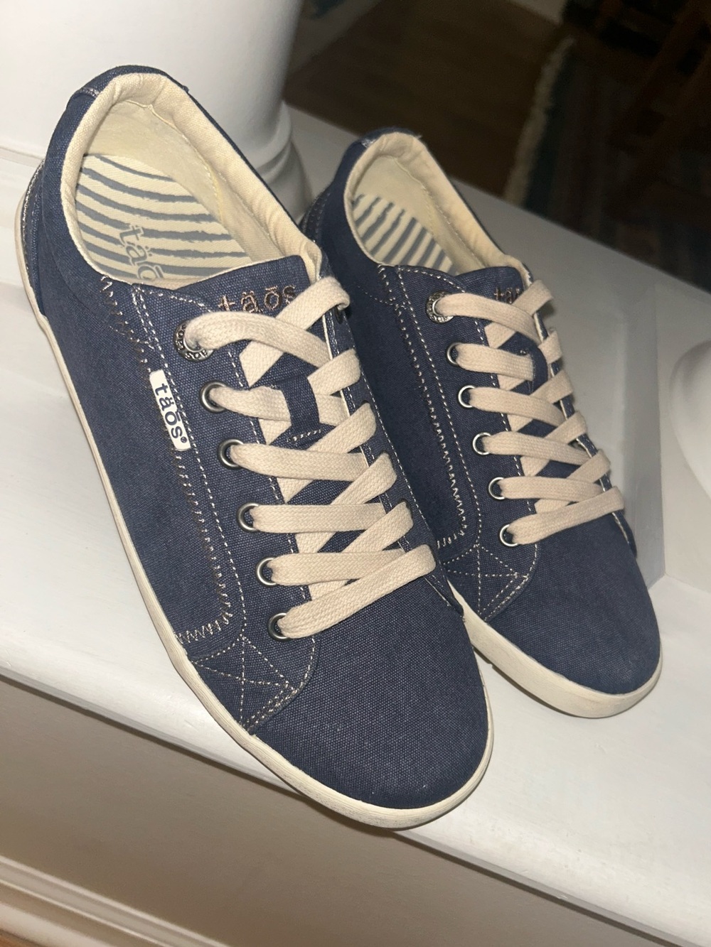 Taos Star canvas dark denim sneakers, size 9.5 wide